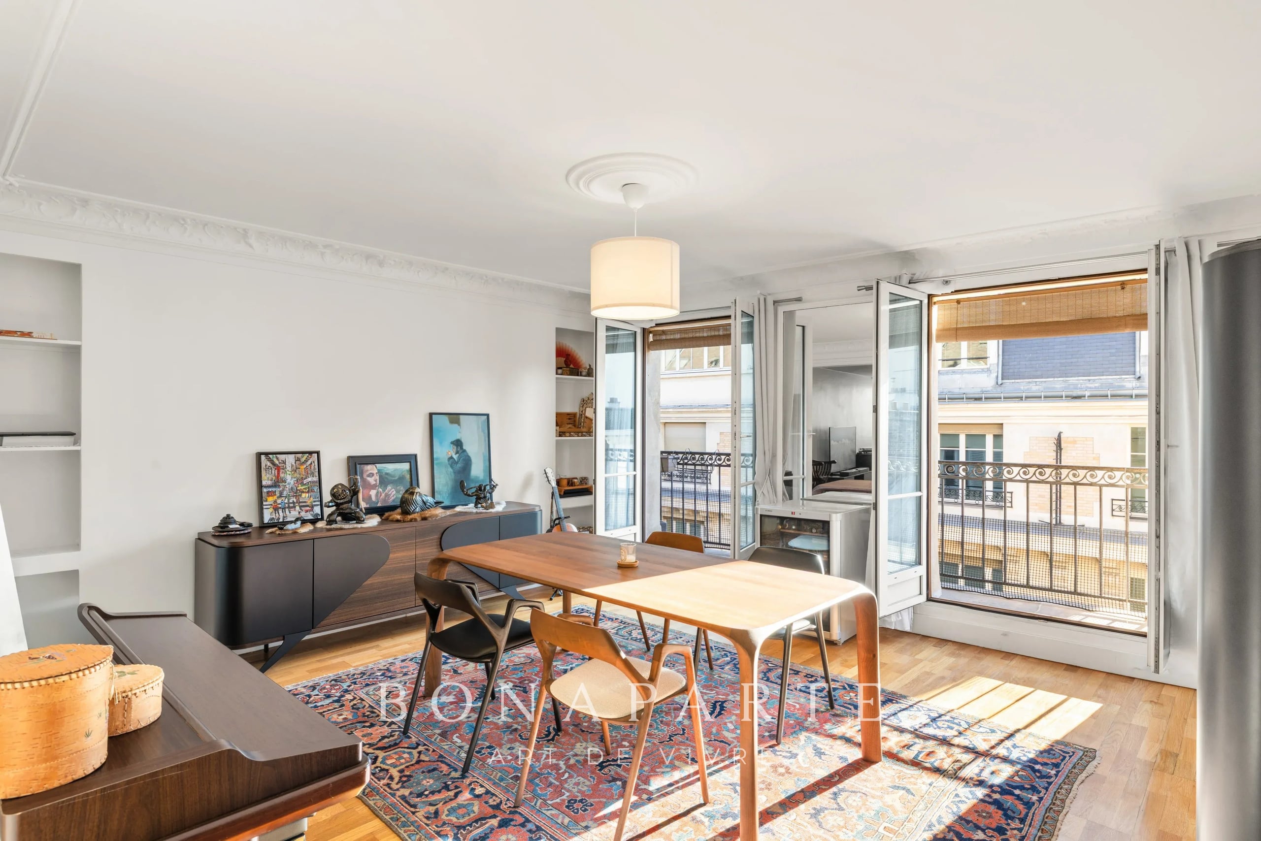PARIS 8 / MADELEINE – APPARTEMENT – 2 CHAMBRES – BALCON – VUE DÉGAGÉE – VENDU OCCUPÉ